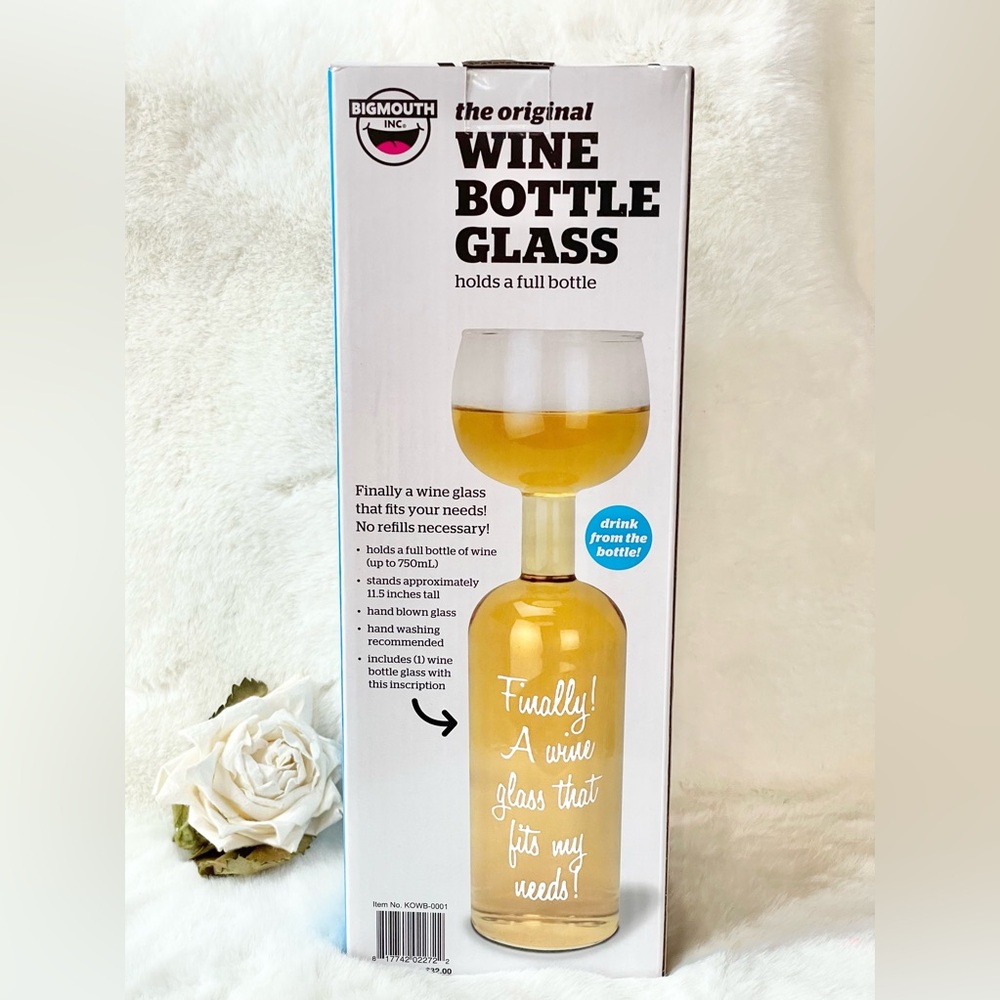 New with tag “THE ORIGINAL WINE BOTTLE GLASS” Glass holds a full bottle of Wine